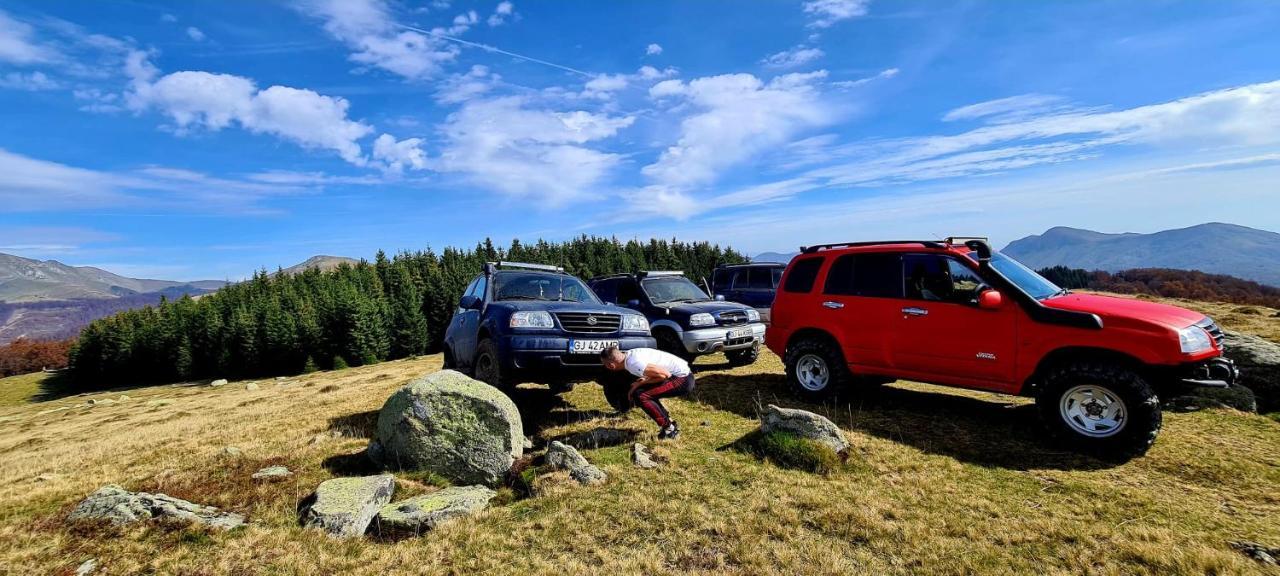 Pensiunea Valea Susitei, Ciubar, Sauna, Atv, Safarii Jepp Offroad Ghid Turistic, Climbing, Rafting, Paragliding Targu Jiu Bagian luar foto
