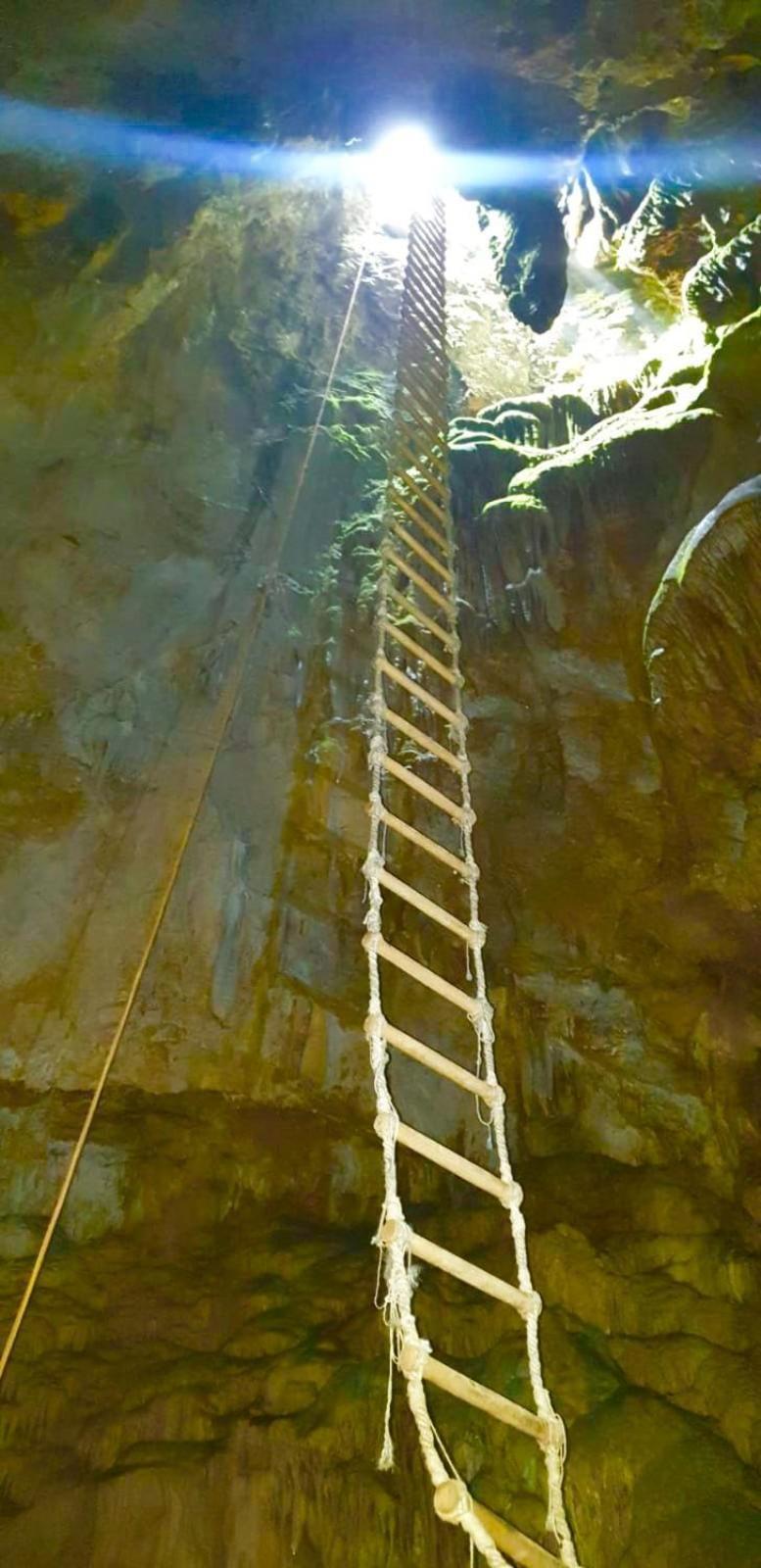 Pensiunea Valea Susitei, Ciubar, Sauna, Atv, Safarii Jepp Offroad Ghid Turistic, Climbing, Rafting, Paragliding Targu Jiu Bagian luar foto